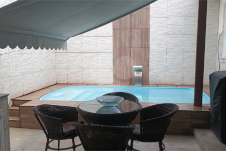 CASA LINEAR COM PISCINA