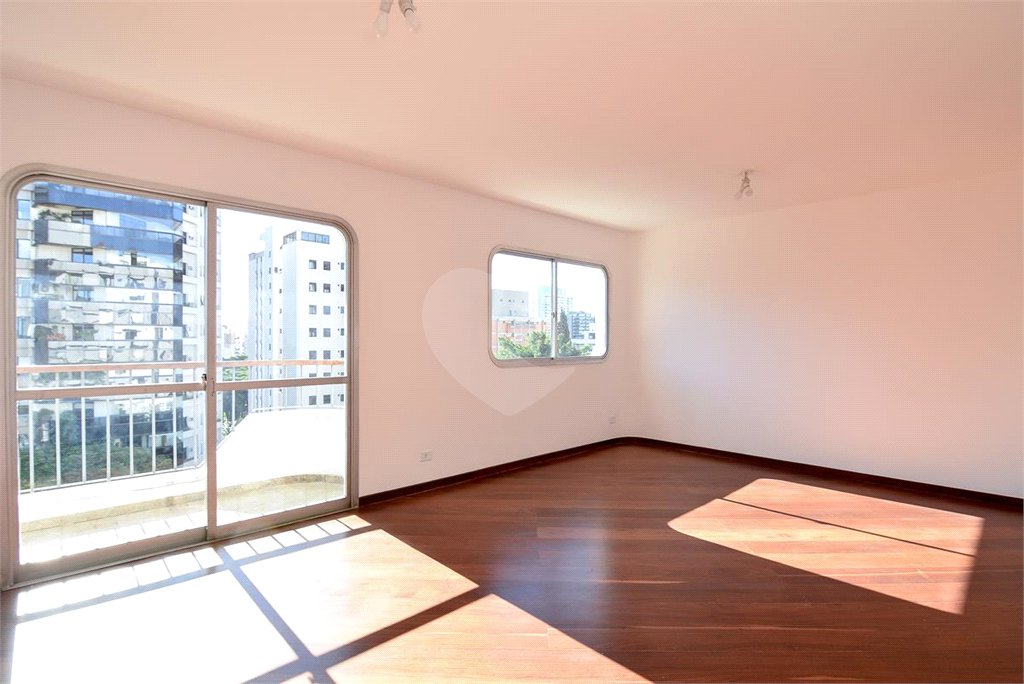 Apartamento à venda com 4 quartos, sendo 2 suítes,  em Brooklin Paulista, São Paulo, SP