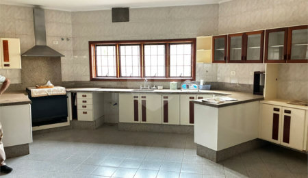Sobrado para alugar com 4 quartos, sendo 2 suítes,  no Centro, Três Lagoas, MS