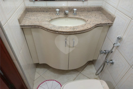Sobrado à venda com 3 quartos, sendo 2 suítes, em Jardim Hubert, Indaiatuba, SP