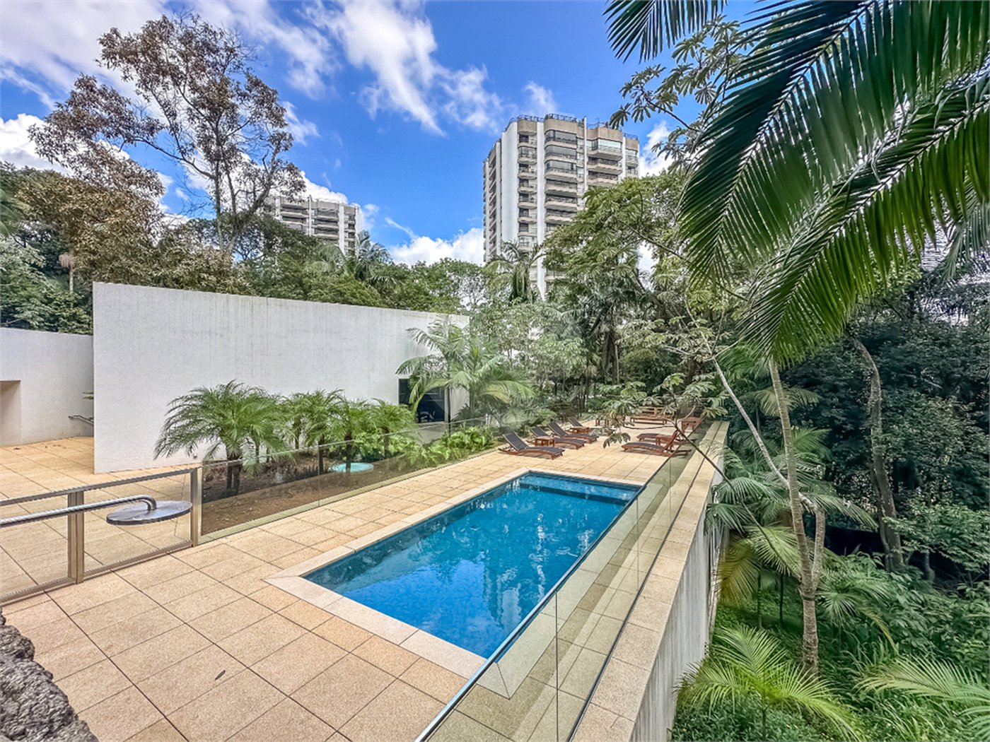 Terreno à venda no condomínio Chácara Santa Helena, São Paulo - SP