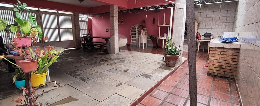 Sobrado à venda com 5 quartos, sendo 2 suítes, em Vila Trujillo, Sorocaba, SP