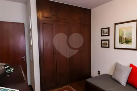 Sobrado à venda com 3 quartos, sendo 1 suíte,  em Vila Universitária, São Paulo, SP