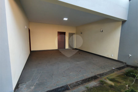 Casa à venda ou para alugar com 5 quartos, sendo 3 suítes, em Vila Maria, Itapetininga, SP