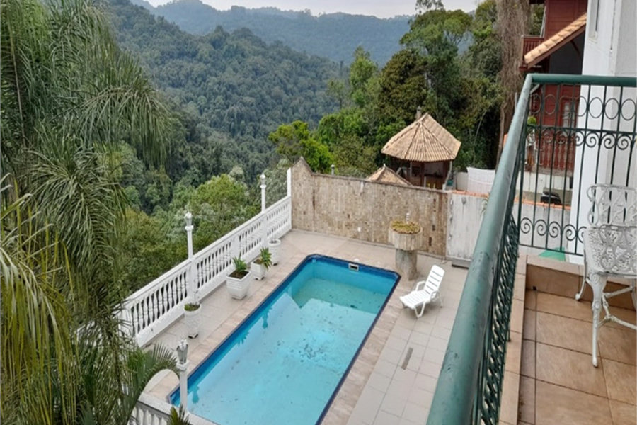 Casa à venda com 5 quartos, sendo 3 suítes,  no condomínio Alpes da Cantareira, Mairiporã - SP