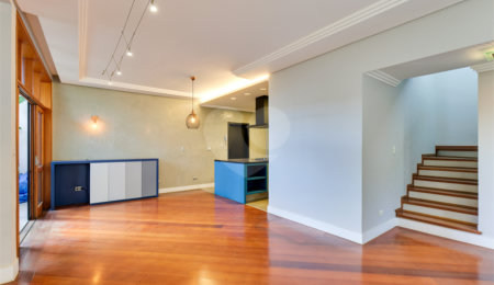 Casa à venda com 4 quartos, sendo 2 suítes, no condomínio Residencial Granja Julieta, São Paulo - SP