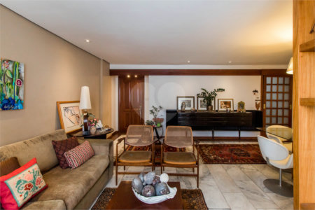 Apartamento à venda com 3 quartos, sendo 1 suíte, em Santo Amaro, São Paulo, SP