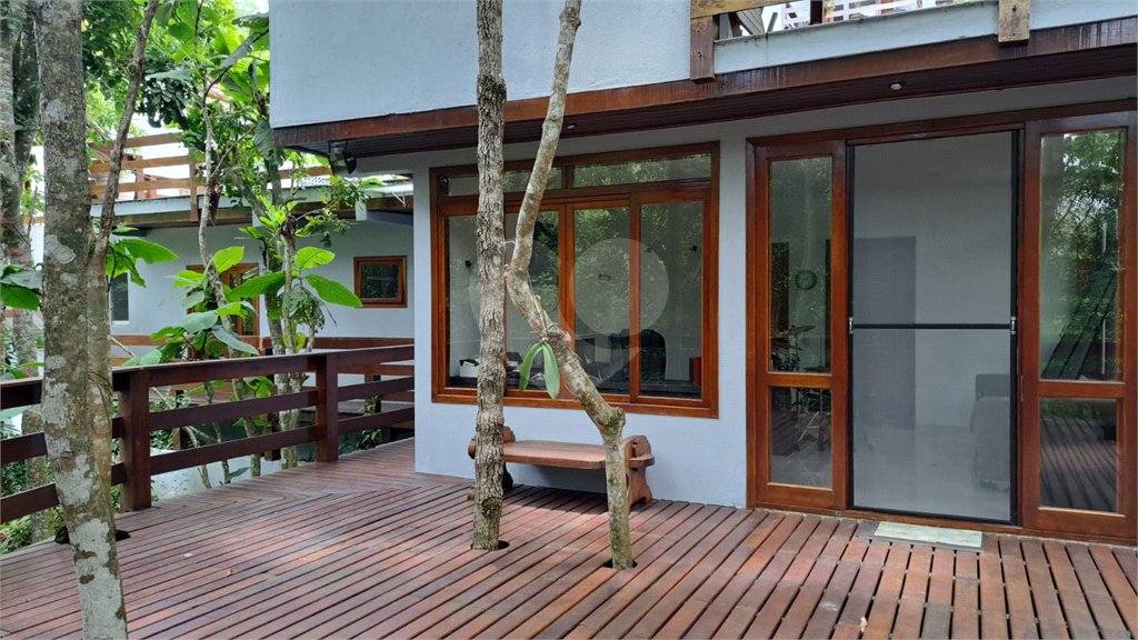 Casa à venda com 6 quartos, sendo 4 suítes, no condomínio Alpes da Cantareira, Mairiporã - SP