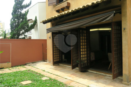 Casa à venda com 4 quartos, sendo 2 suítes, no condomínio Vila das Flores, São Paulo - SP