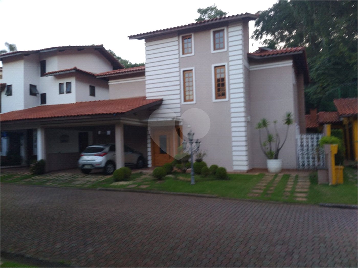 Casa à venda com 4 quartos, sendo 3 suítes, no condomínio Da Serra, São Paulo - SP