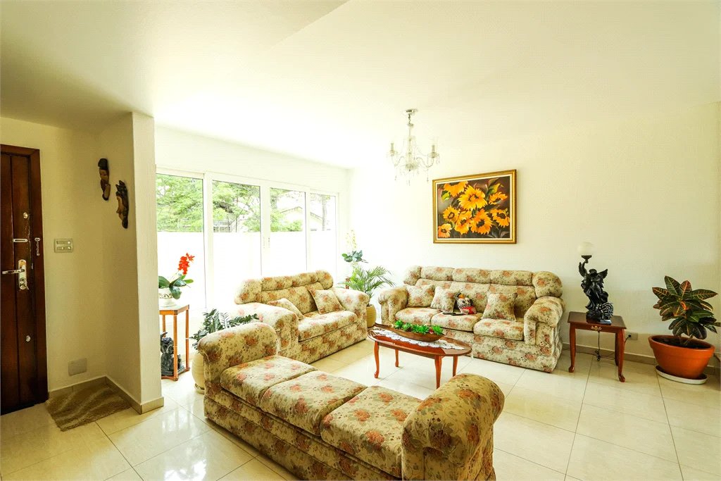 Casa à venda com 4 quartos, sendo 1 suíte, em Jardim Franca, São Paulo, SP