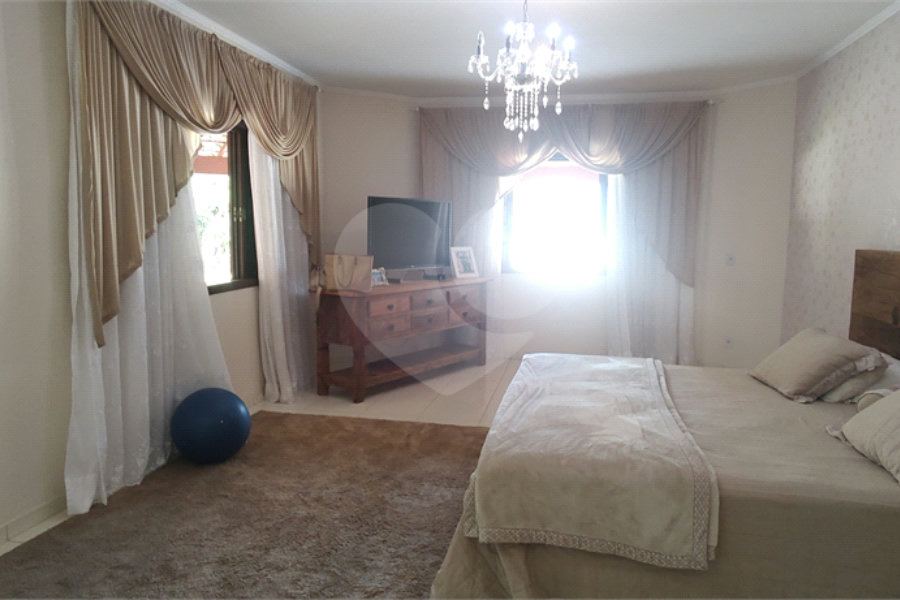 Casa à venda com 4 suítes no Centro, Extrema, MG