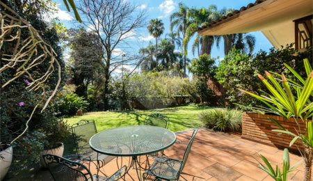 Casa à venda com 4 quartos, sendo 2 suítes, em Jardim Cordeiro, São Paulo, SP