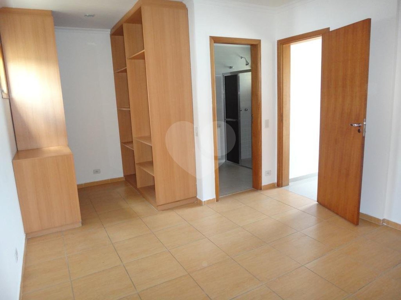 Casa à venda ou para alugar com 4 quartos, sendo 2 suítes, no condomínio Vila Hípica, São Paulo - SP