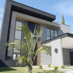 Casa à venda com 4 suítes no condomínio Figueira Garden, Atibaia - SP