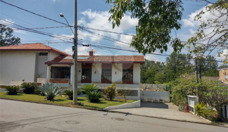 Casa à venda com 7 quartos, sendo 4 suítes,  no condomínio Estância Marambaia, Vinhedo - SP
