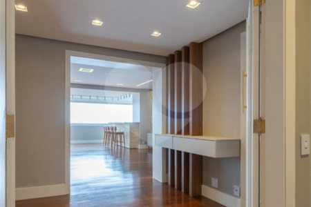 Apartamento à venda com 4 suítes em Vila Sofia, São Paulo, SP