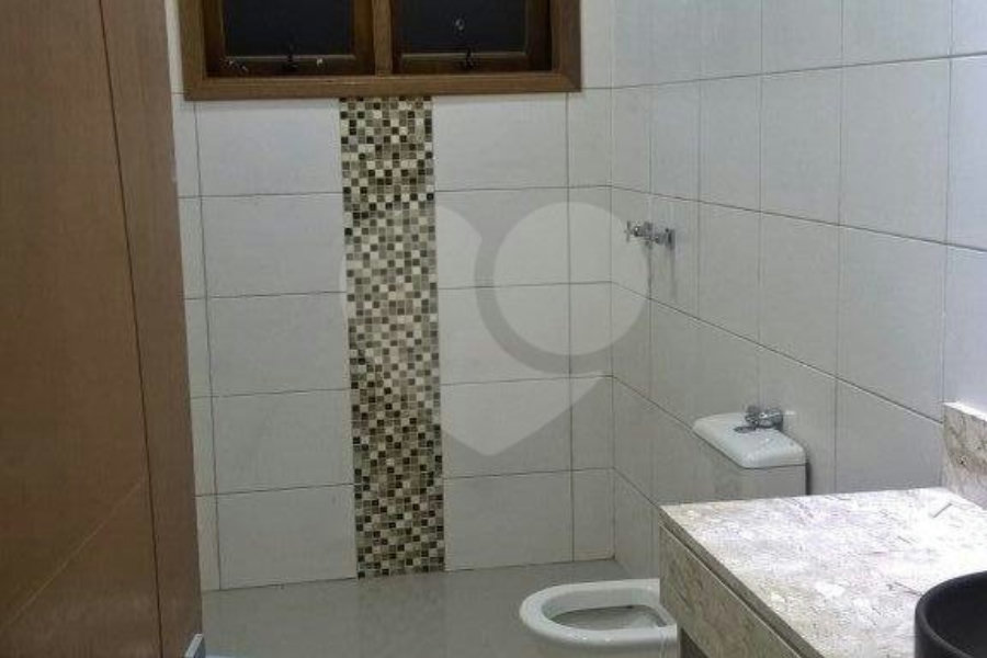Casa à venda ou para alugar com 3 suítes no condomínio Vilarejo Estoril, Mairiporã - SP