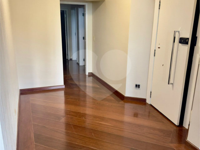 Apartamento à venda com 3 quartos, sendo 1 suíte,  em Jardim Europa, São Paulo, SP