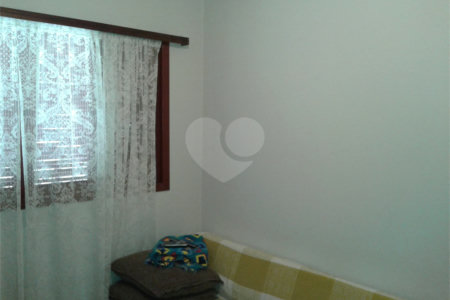 Sobrado à venda com 3 quartos em Vila Romanópolis, Ferraz de Vasconcelos, SP