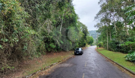 Terreno à venda no condomínio Alpes da Cantareira, Mairiporã - SP