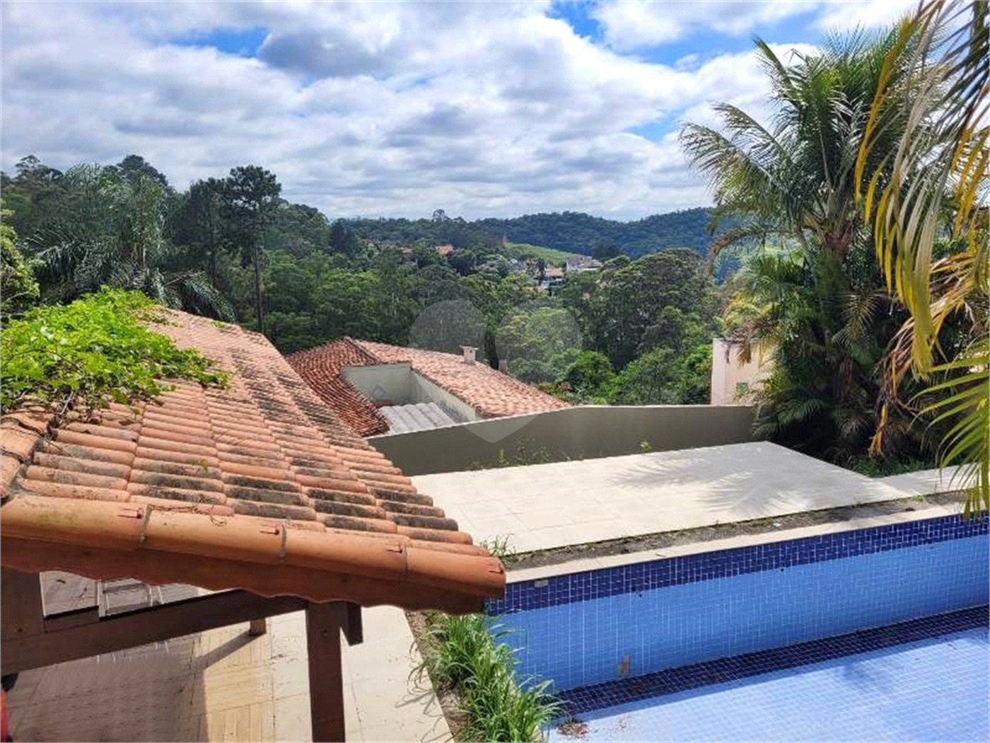 Sobrado à venda com 4 suítes em Tremembé, São Paulo, SP