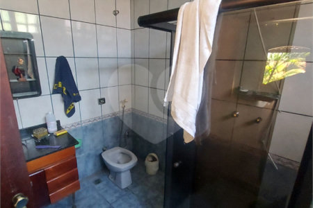 Casa térrea com piscina no Residencial Samambaia.