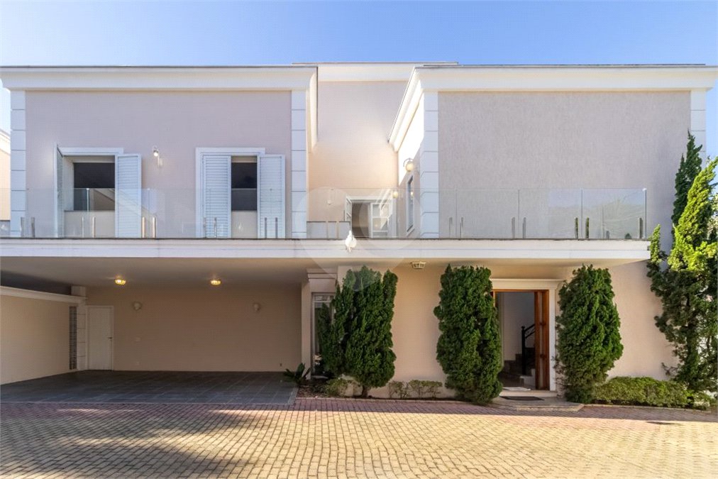 Casa à venda com 4 quartos, sendo 2 suítes, no condomínio Stephanie, São Paulo - SP