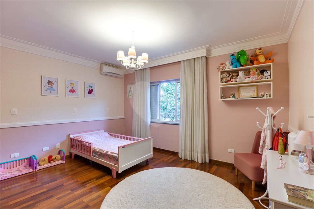 Casa à venda com 4 quartos, sendo 2 suítes,  em Alto da Boa Vista, São Paulo, SP