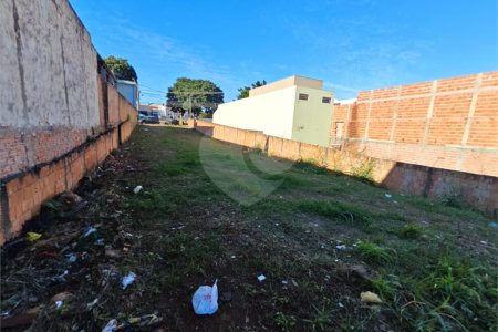 Oportunidade Comercial: Terreno de 525m² em Localização Estratégica no Parque Sissi!