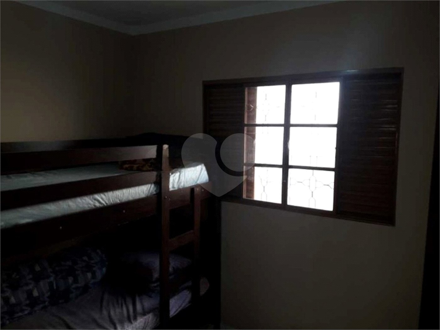 Casa térrea para venda, com 2 dormitórios, sendo 1 suíte.
