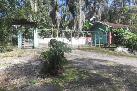 Tapiraí Sp - Sítio Santa Clara - Area de 12,1 ha - composto por casa principal, galpões poço artesiano, ótima área para plantios. Fica localizado a aproximadam. 1 quilômetro da prefeitura. Area preservação permanente- 4,6 ha - Area aproveitável - 4,6 ha - area utilizada rural - 2,5 ha -R$ 750.000,00
