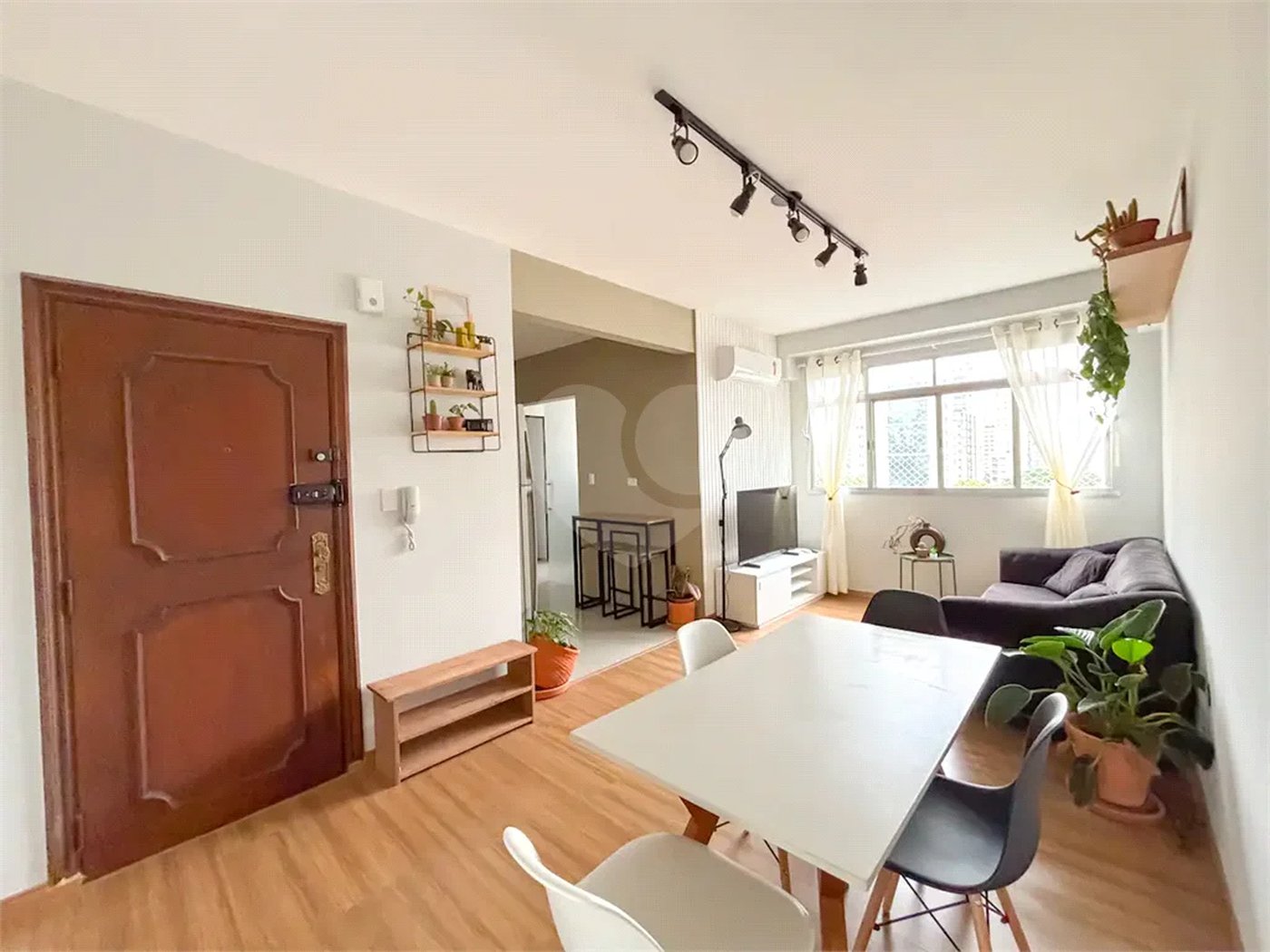 Apartamento de 80m² a venda e locação em Moema - 02 dorm, 02 Banheiros 01 Vaga