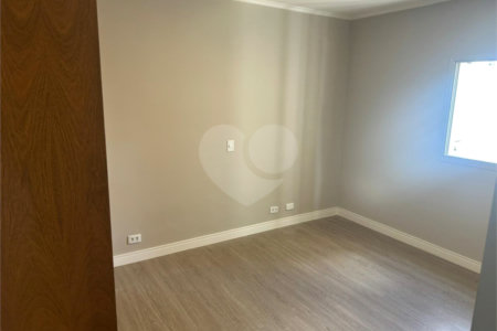 Apartamento à venda no Campo Belo- Para reforma