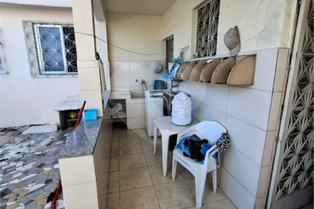 Ó TIMO CASA COM 3 QUARTOS E TERRAÇO EM CONTOMINIO FECHADO