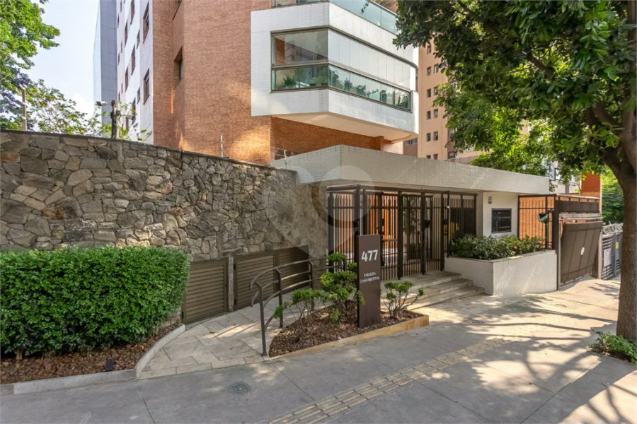 Vila Clementino - Apartamento reformado | 186 m² | 3 suítes | 3 vagas livres