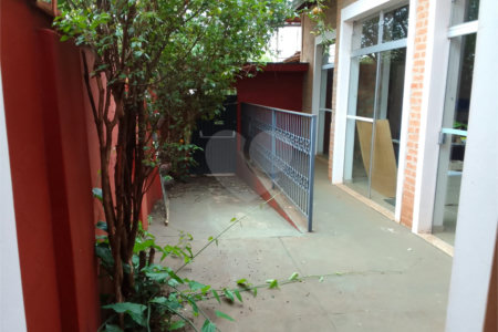 Galpão Comercial à Venda ou Locação – Rua 9 de Julho – Espaço Versátil e Arborizado