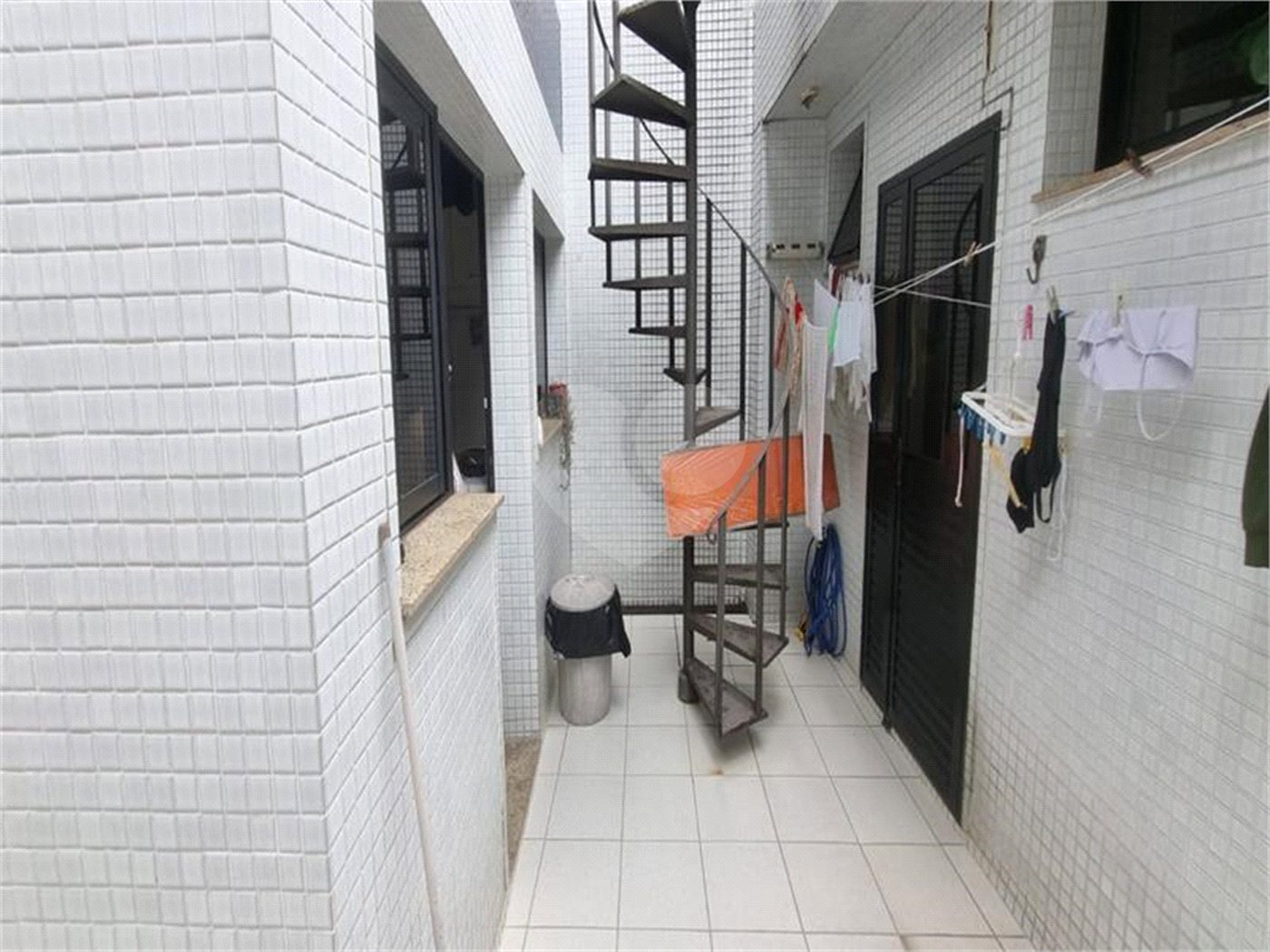 Sobrado à Venda na Aclimação - 150 m² - 2 Salas, 3 Dorms, 2 Vagas.
