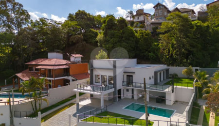 Casa à venda com 4 quartos, sendo 3 suítes,  no condomínio Estância Marambaia, Vinhedo - SP