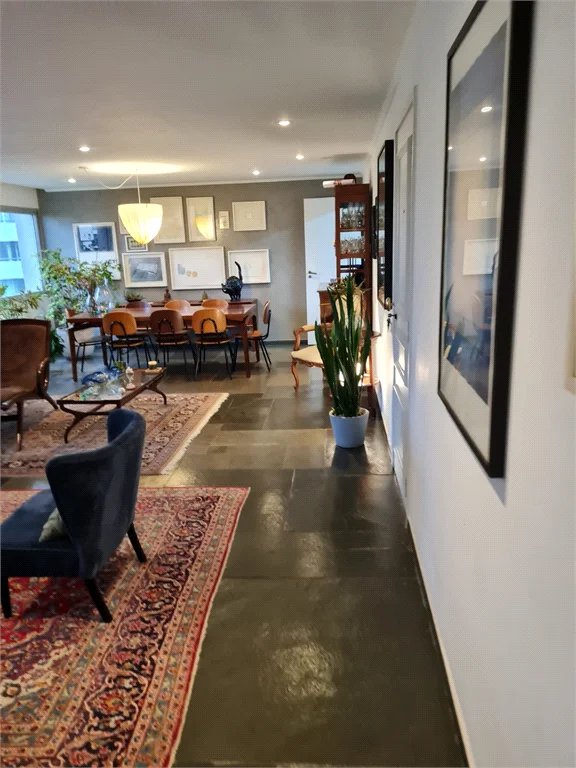 Apartamento na Vila Andrade rodeado de linda vista verde
