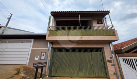 Casa à venda com 4 quartos, sendo 2 suítes,  em Jardim Medeiros, São Carlos, SP