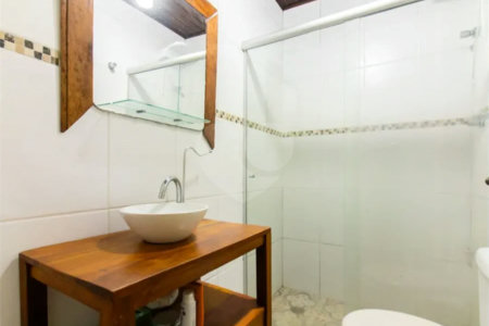 Casa á venda em condominio em Caieiras SP