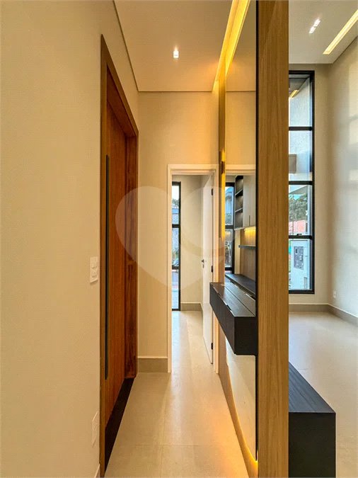 Indaiatuba - Condominio Sapezal - R$ 2.400.000,00 - Área Total 360,00 m² - Área Construída 213,32 m² - TÉRREA - 03 suítes sendo a master com closet; - Escritório; Lavabo; Cozinha com cooktop e planejados; Gourmet com churrasqueira; Ambientes preparados para ar condicionado; Piscina com cascata,