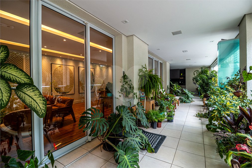 Apartamento Campo Belo à Venda 274 m² 4 Suítes 4 Vagas com Clima de Casa e Vista Verde