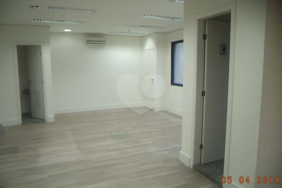 Conjunto comercial na Vila Olimpia