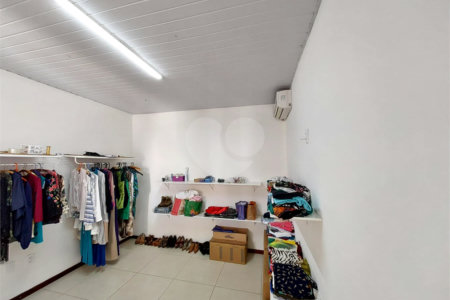 Casa residencial com ponto comercial a venda no Centro