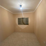 Casa Térrea com 3 dormitórios, sendo 2 suítes.