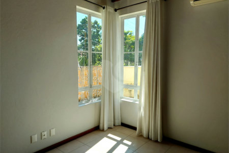 Casa charmosa e elegante localizada no deslumbrante Condomínio Villagio Capriccio Louveira SP