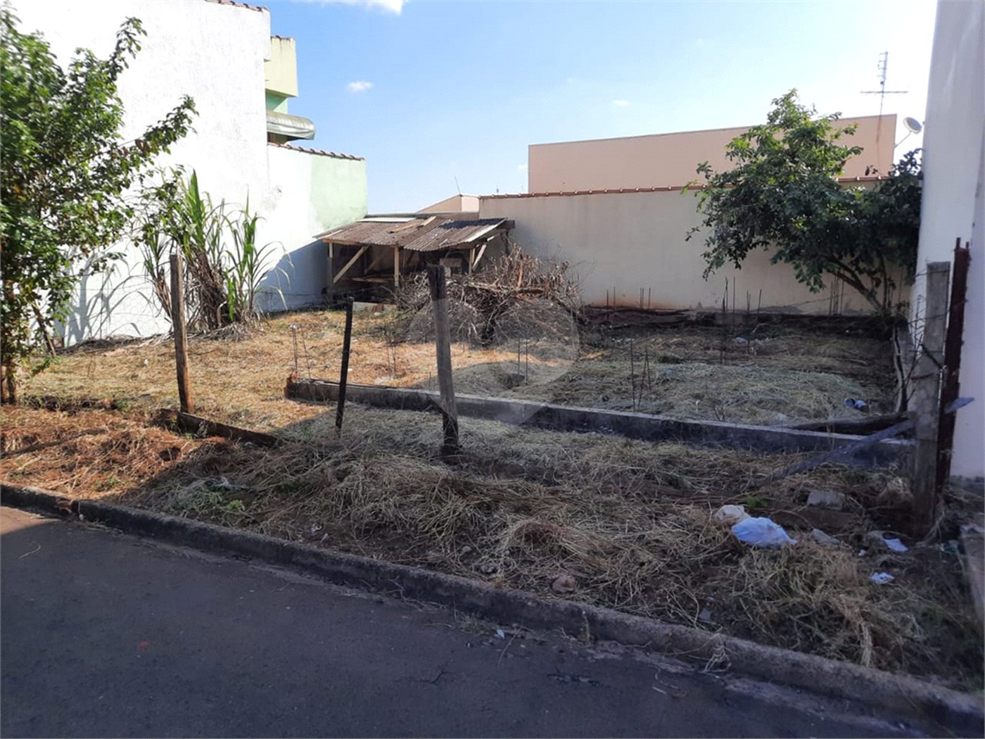 Terreno com 125 m² .