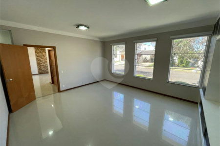 Casa de alto padrão, térrea no condomínio fechado Damha I em São Carlos.